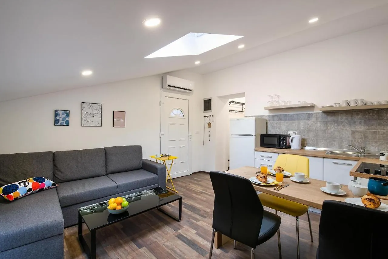 Hana - Attic Apartment In City Center Pula