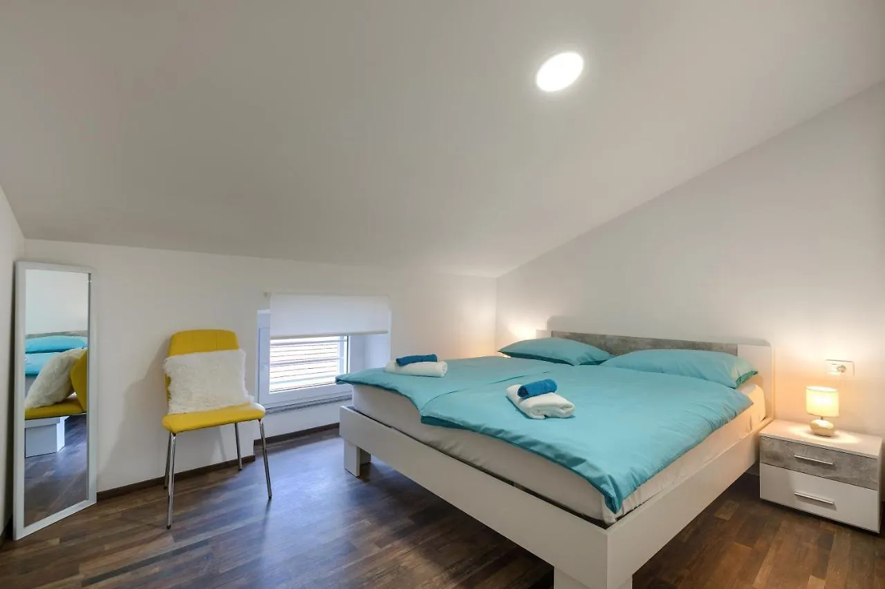 Hana - Attic Apartment In City Center Pula Chorwacja