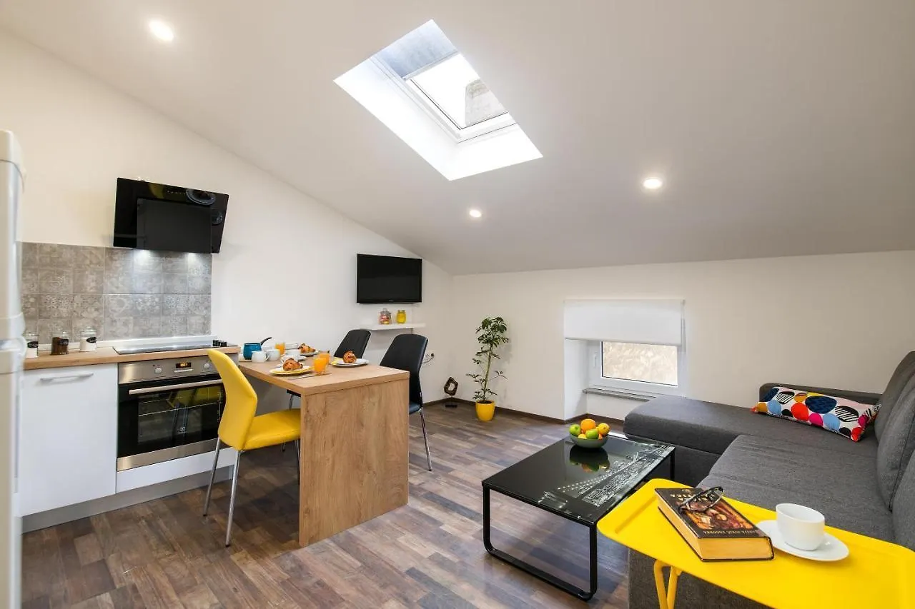 Hana - Attic Apartment In City Center contacts